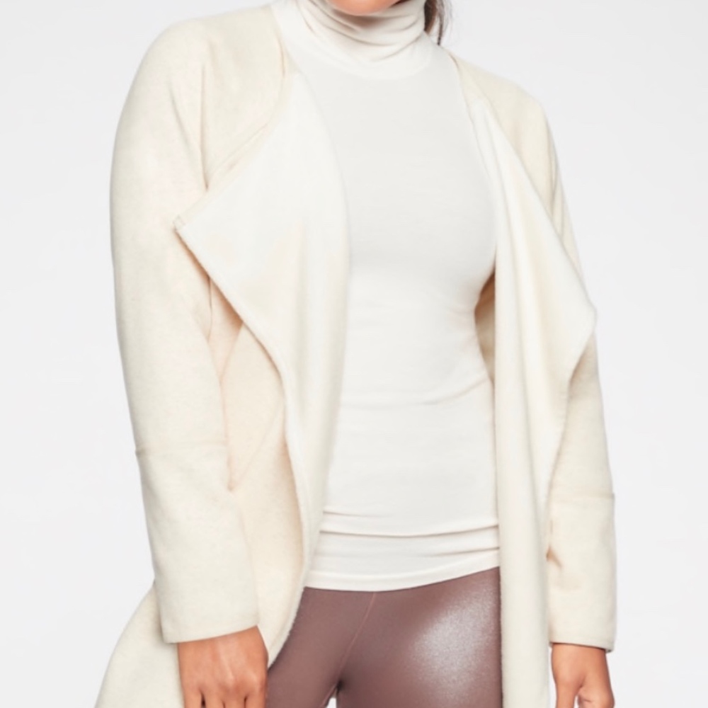 NWT ATHLETA Cozy Karma Wrap